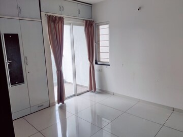 Room in 2 BHK Apartment at Yashwin Orizzonte, Kharadi – for Rent