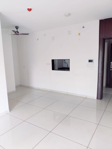 Room in 2 BHK Apartment at Yashwin Orizzonte, Kharadi – for Rent