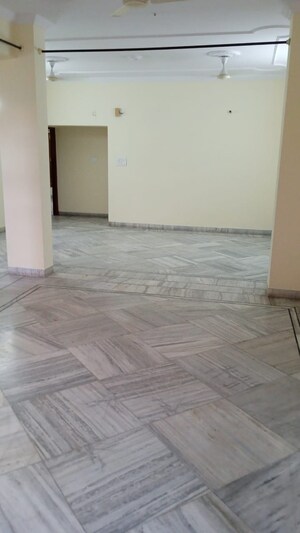 2 BHK Builder Floor For Rent in Sector 44