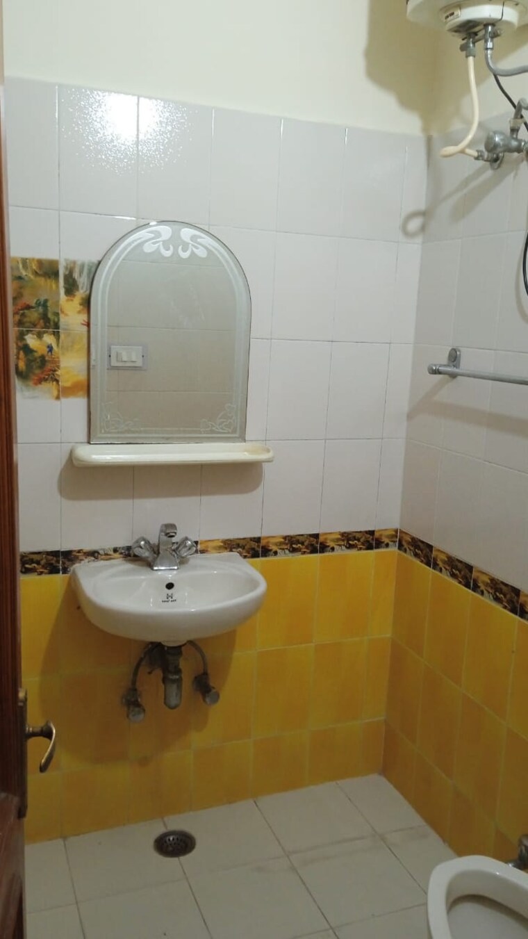 Bathroom, sector 44 2 Bedroom 2800 Sq.Ft. Builder Floor In Sector 44 Chandigarh 9472334
