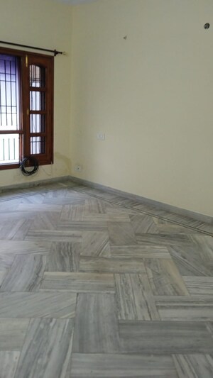 Bedroom in 2 BHK Builder Floor at Sector 44 – for Rent