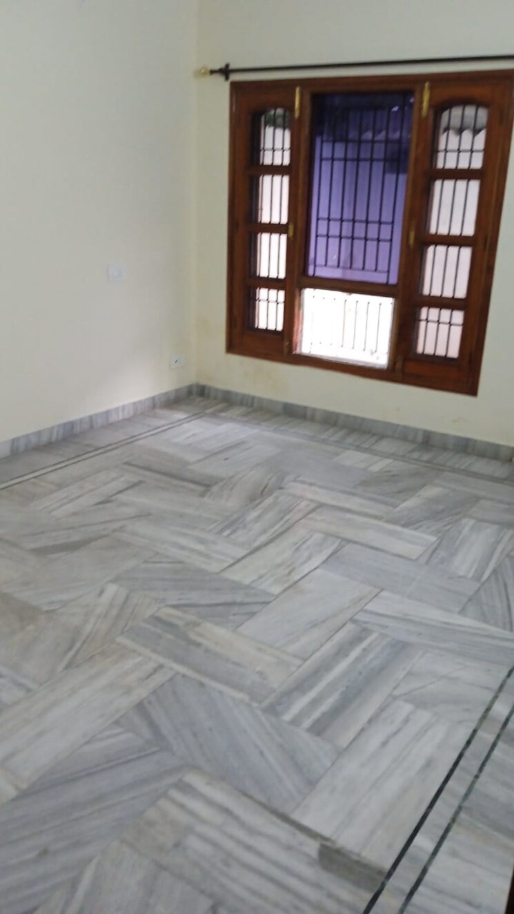 Room, sector 44 2 Bedroom 2800 Sq.Ft. Builder Floor In Sector 44 Chandigarh 9472334