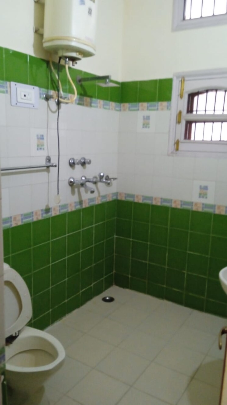 Bathroom, sector 44 2 Bedroom 2800 Sq.Ft. Builder Floor In Sector 44 Chandigarh 9472334
