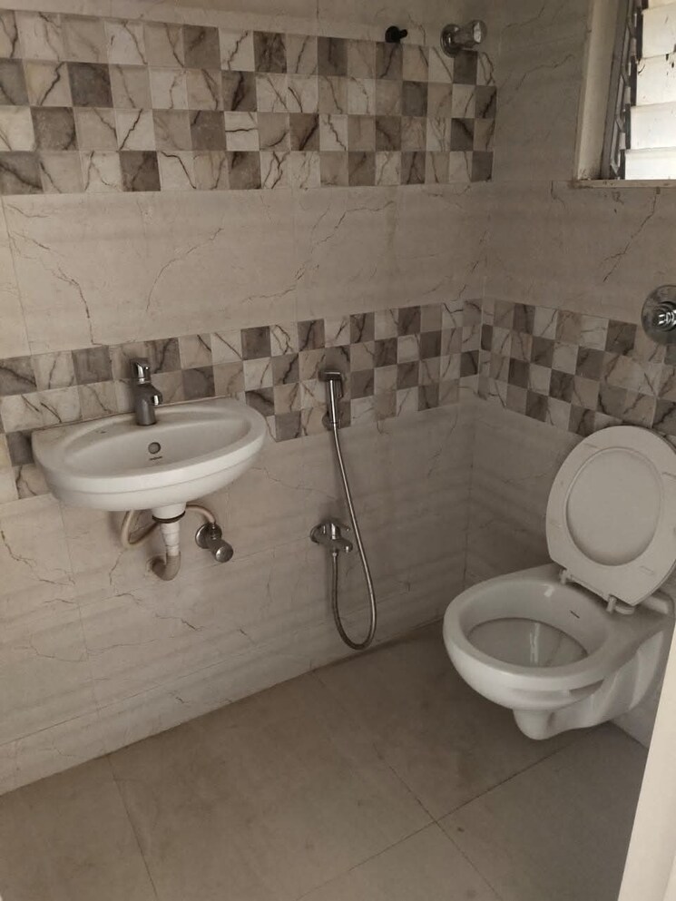Bathroom, vipul-star-galaxy 2 Bedroom 1000 Sq.Ft. Apartment In Ulwe Navi Mumbai 9472361