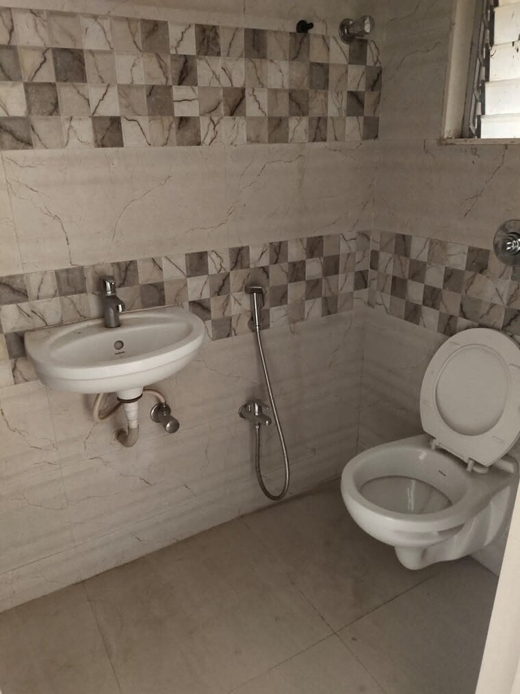 Bathroom, vipul-star-galaxy 2 Bedroom 1000 Sq.Ft. Apartment In Ulwe Navi Mumbai 9472361