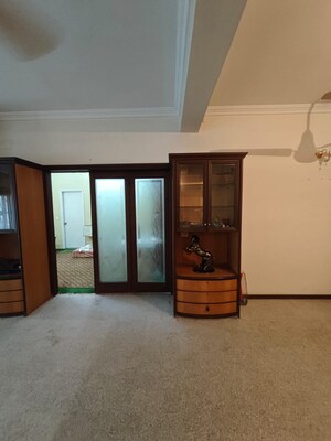 Room in 3 BHK Apartment at Park Street – for Sale