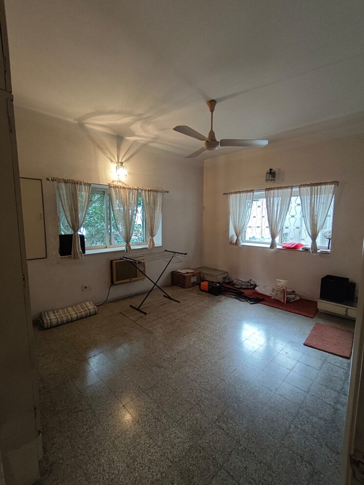 Living Room, park street 3 Bedroom 2020 Sq.Ft. Apartment In Park Street Kolkata 9472371