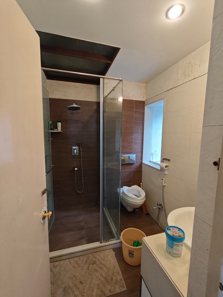 Attached Bathroom, park street 3 Bedroom 2020 Sq.Ft. Apartment In Park Street Kolkata 9472371