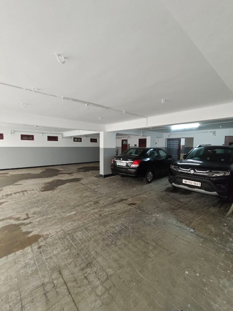  Parking, park street 3 Bedroom 2020 Sq.Ft. Apartment In Park Street Kolkata 9472371