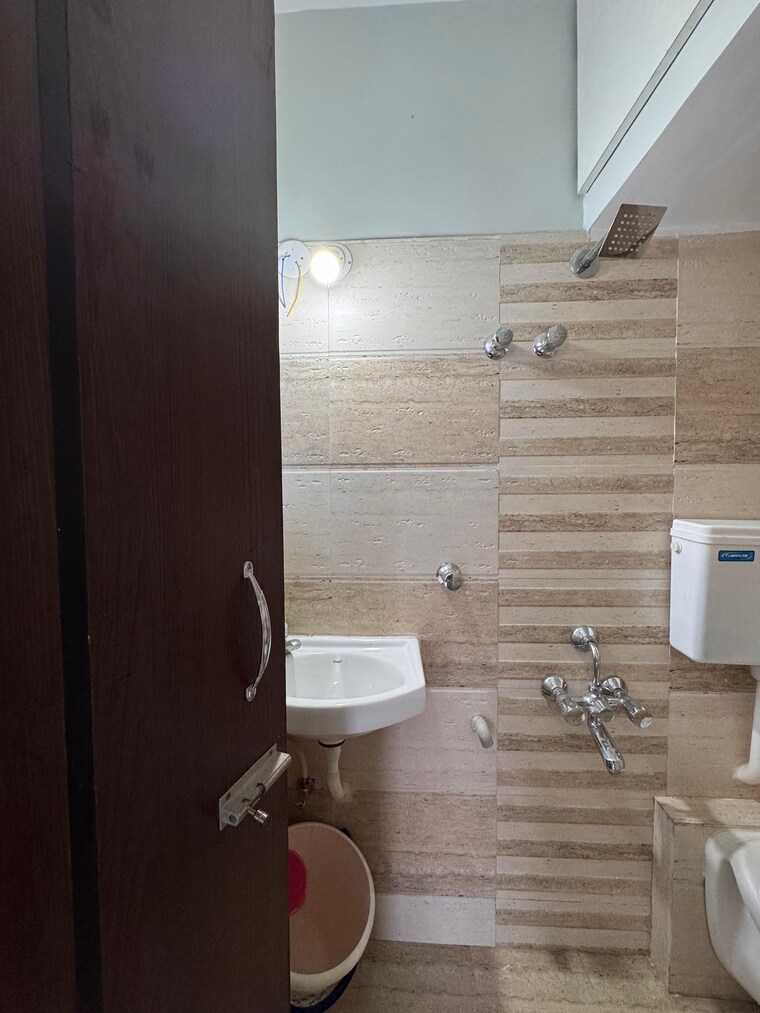 Bathroom, vasai west 1 Bedroom 650 Sq.Ft. Apartment In Vasai West Palghar 9472404