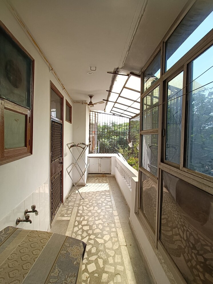 Balcony, sector 29 2.5 Bedroom 160 Sq.Yd. Independent House In Sector 29 Faridabad 9472398
