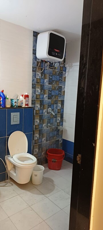 Bathroom in 5 BHK Apartment at Metro Jazz, Baner – for Rent
