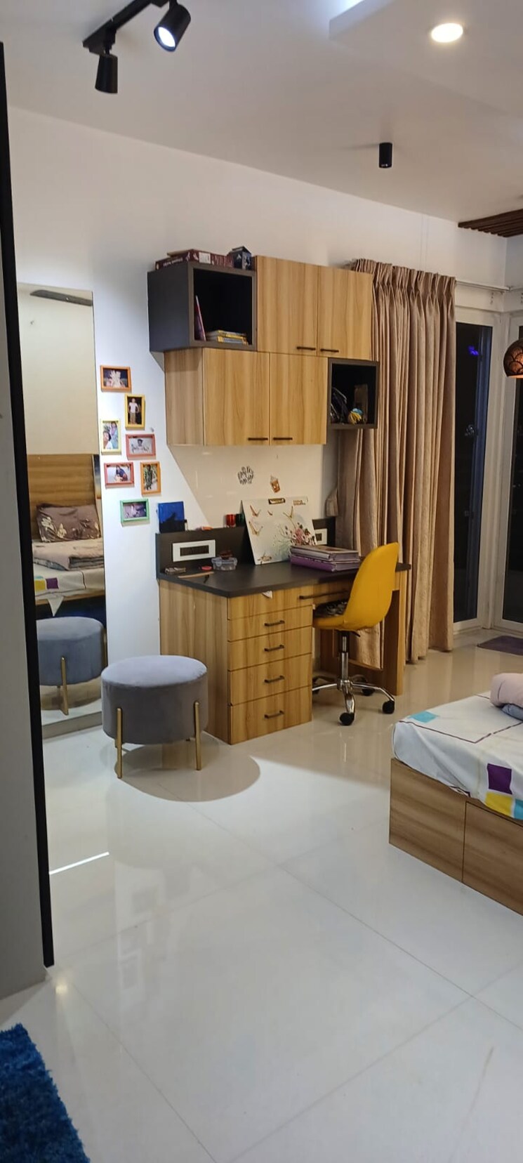 Team Area, metro-jazz 5 Bedroom 2450 Sq.Ft. Apartment In Baner Pune 9472397