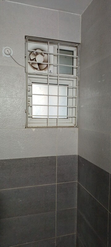 Room in 5 BHK Apartment at Metro Jazz, Baner – for Rent