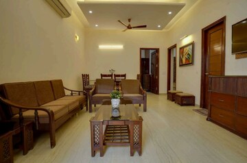 Living Room in 6 BHK Independent House at Sector 22 – for Rent