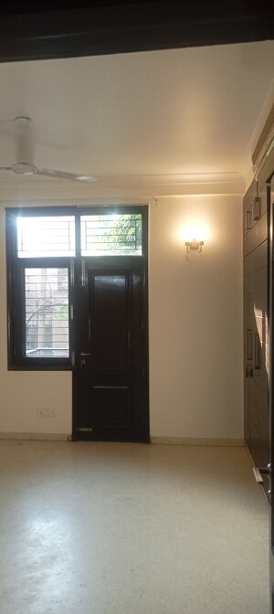 Room in 4 BHK Builder Floor at Safdarjung Development Area – for Rent