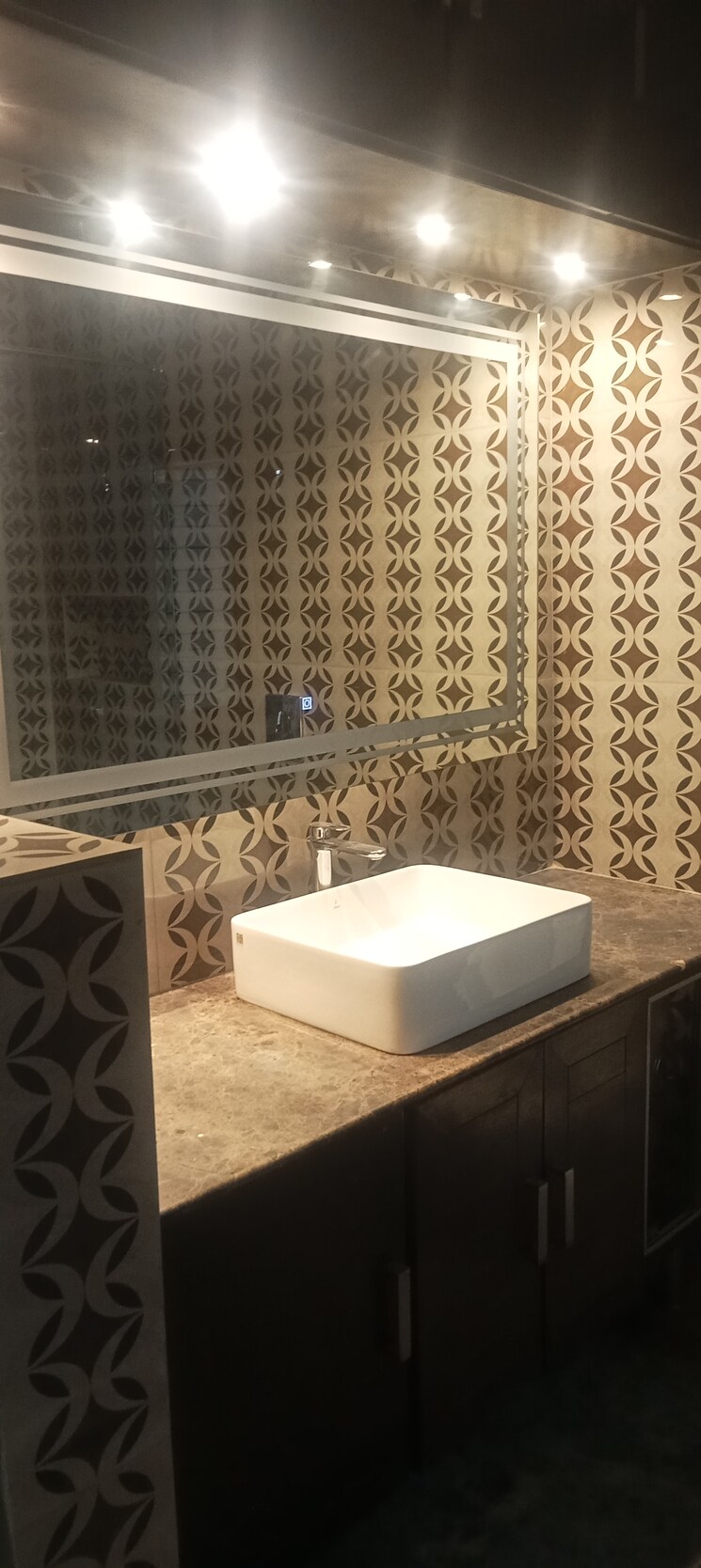 Bathroom, safdarjung development area 4 Bedroom 400 Sq.Yd. Builder Floor In Safdarjung Development Area Delhi 9472604