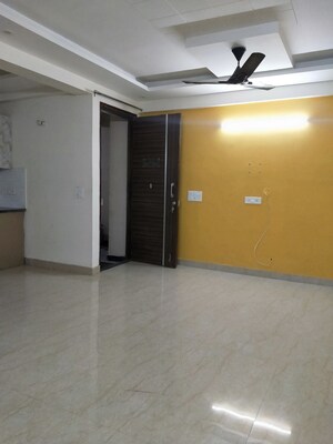 Room in 3 BHK Builder Floor at Sector 30 – for Rent