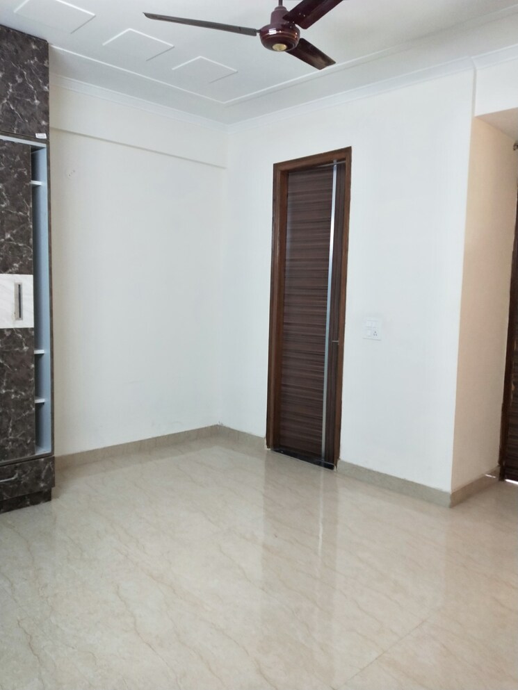Room, sector 30 3 Bedroom 1500 Sq.Ft. Builder Floor In Sector 30 Gurgaon 9472478