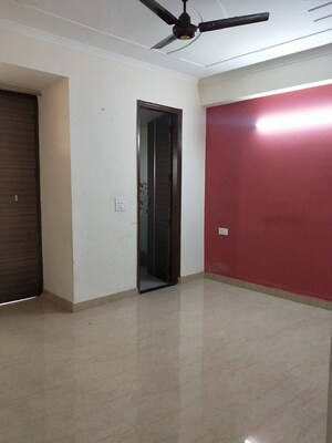 Room in 3 BHK Builder Floor at Sector 30 – for Rent