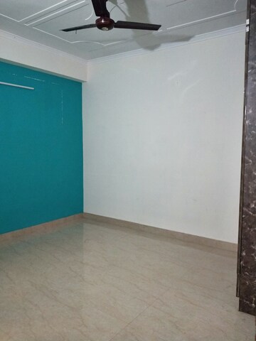 Room in 3 BHK Builder Floor at Sector 30 – for Rent
