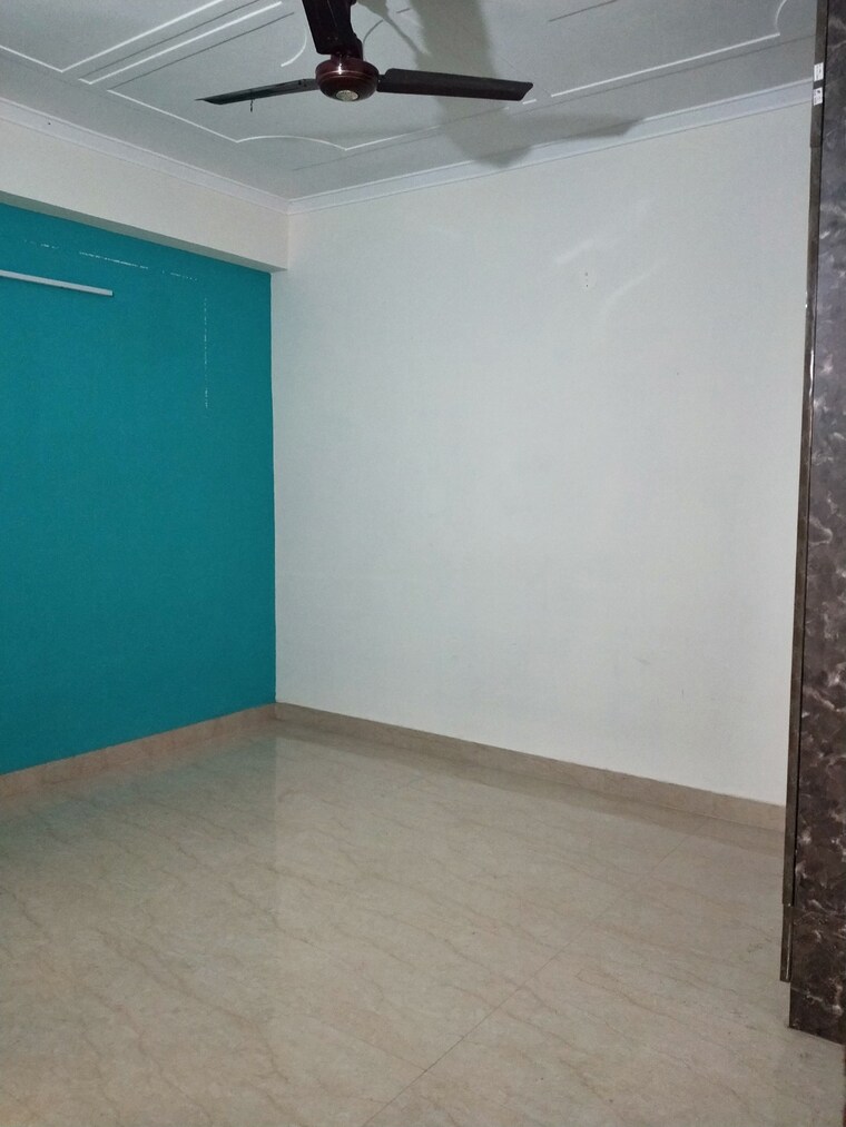 Room, sector 30 3 Bedroom 1500 Sq.Ft. Builder Floor In Sector 30 Gurgaon 9472478