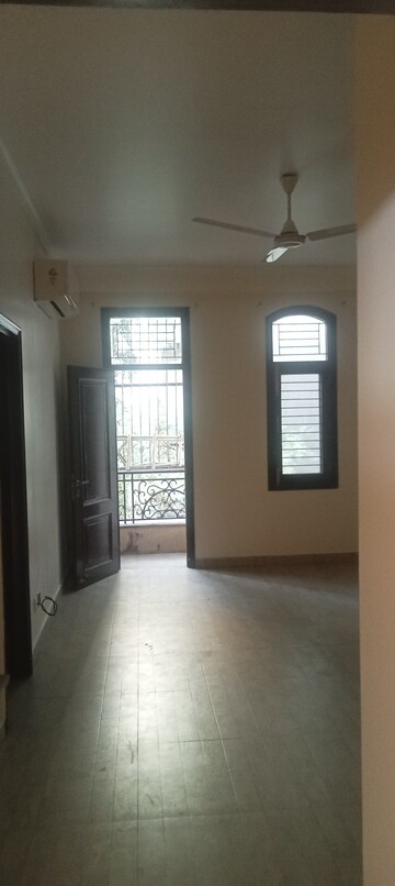 Room in 4 BHK Builder Floor at Safdarjung Development Area – for Rent