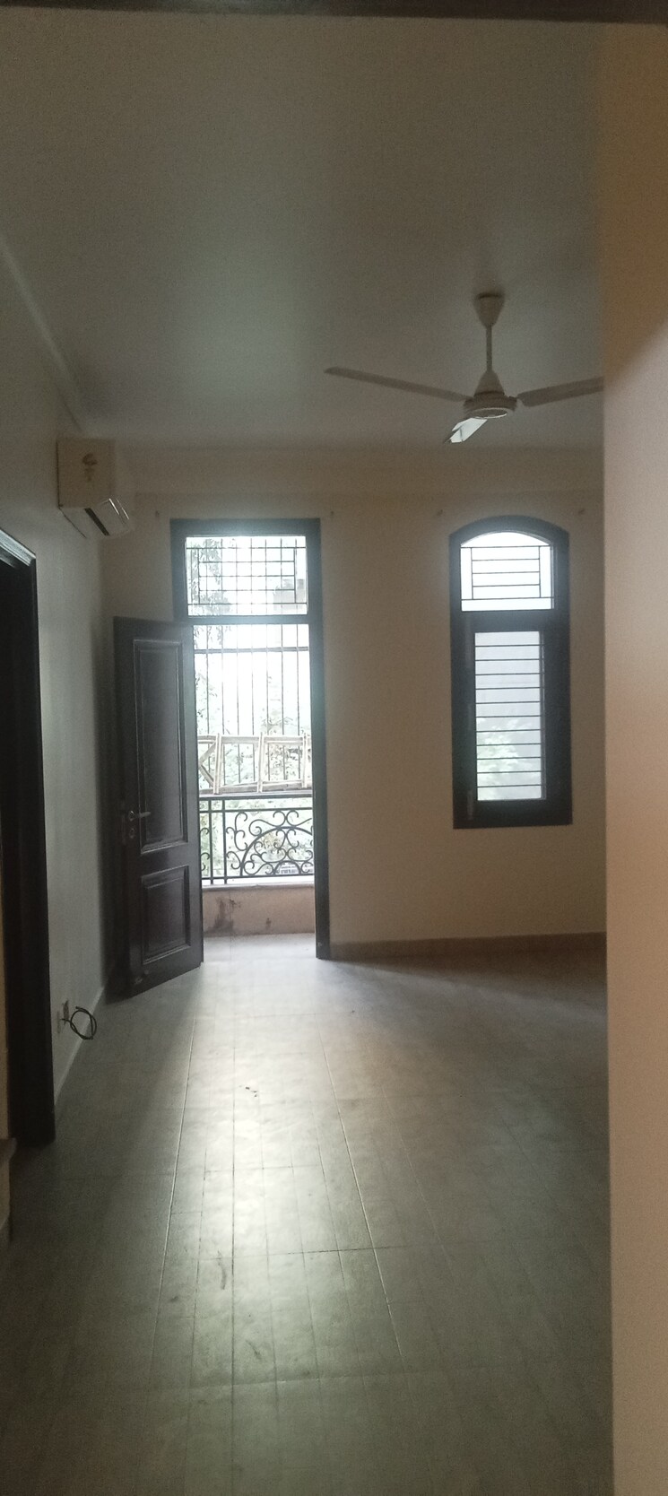 Room, safdarjung development area 4 Bedroom 400 Sq.Yd. Builder Floor In Safdarjung Development Area Delhi 9472604