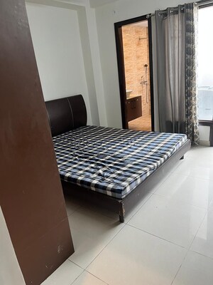 Bedroom in 3 BHK Builder Floor at Sector 40 – for Rent