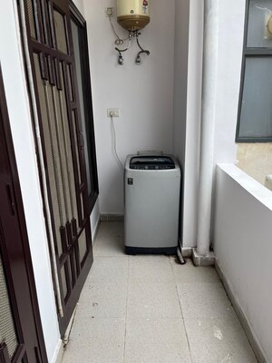 Balcony in 3 BHK Builder Floor at Sector 40 – for Rent