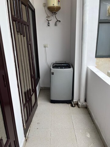 Balcony in 3 BHK Builder Floor at Sector 40 – for Rent