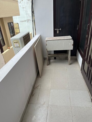 Balcony in 3 BHK Builder Floor at Sector 40 – for Rent