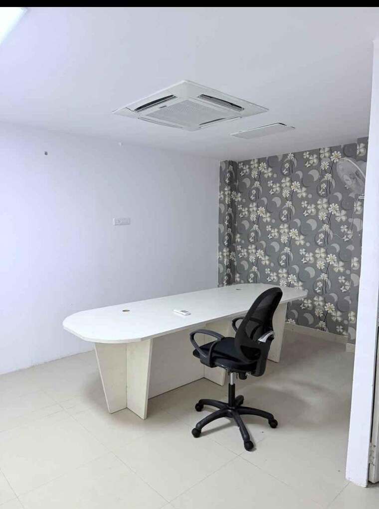 Team Area, rajendra place Commercial Office Space 4000 Sq.Ft. In Rajendra Place Delhi 9472531