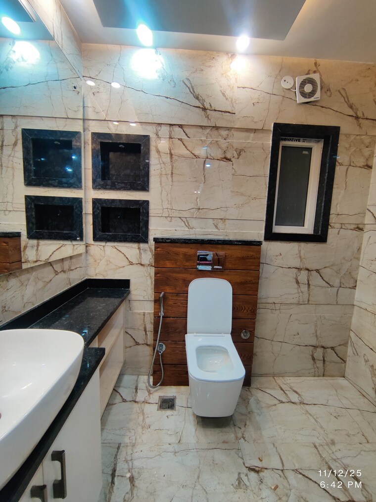 Bathroom, sector 46 3 Bedroom 2000 Sq.Ft. Builder Floor In Sector 46 Gurgaon 9472617