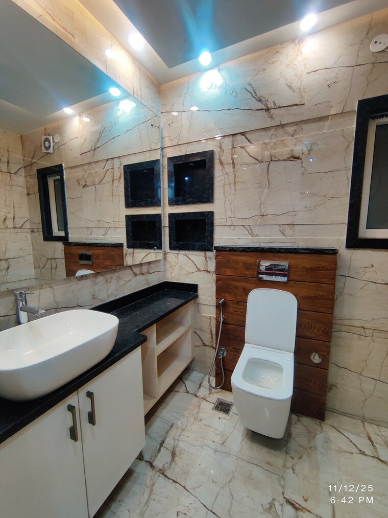 Bathroom, sector 46 3 Bedroom 2000 Sq.Ft. Builder Floor In Sector 46 Gurgaon 9472617