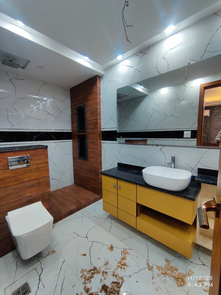 Bathroom, sector 46 3 Bedroom 2000 Sq.Ft. Builder Floor In Sector 46 Gurgaon 9472617