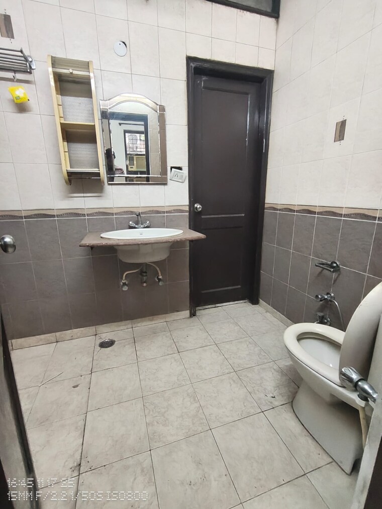 Bathroom, sector 31 3 Bedroom 2300 Sq.Ft. Builder Floor In Sector 31 Gurgaon 9472727