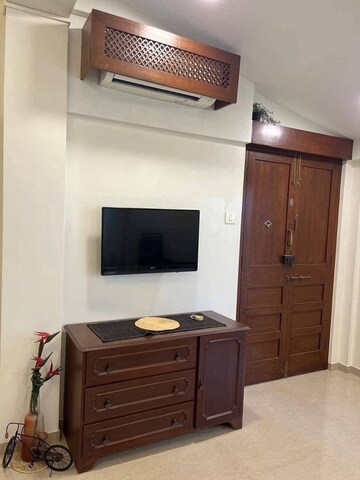 Furnished Amenities in 3 BHK Apartment at Earth Building, Matunga East – for Rent