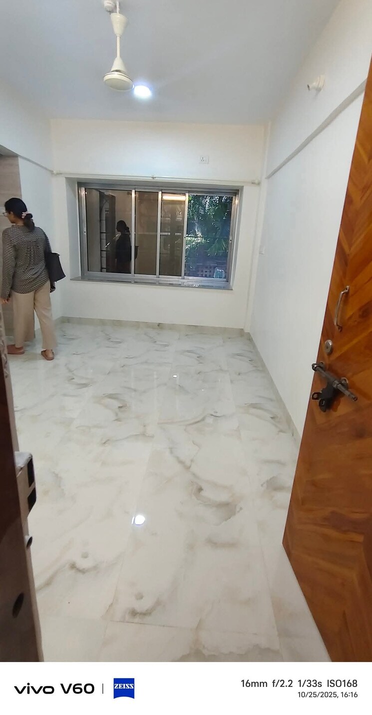 Room, ram-niwas-dadar-east 1 Bedroom 500 Sq.Ft. Apartment In Dadar East Mumbai 9472739