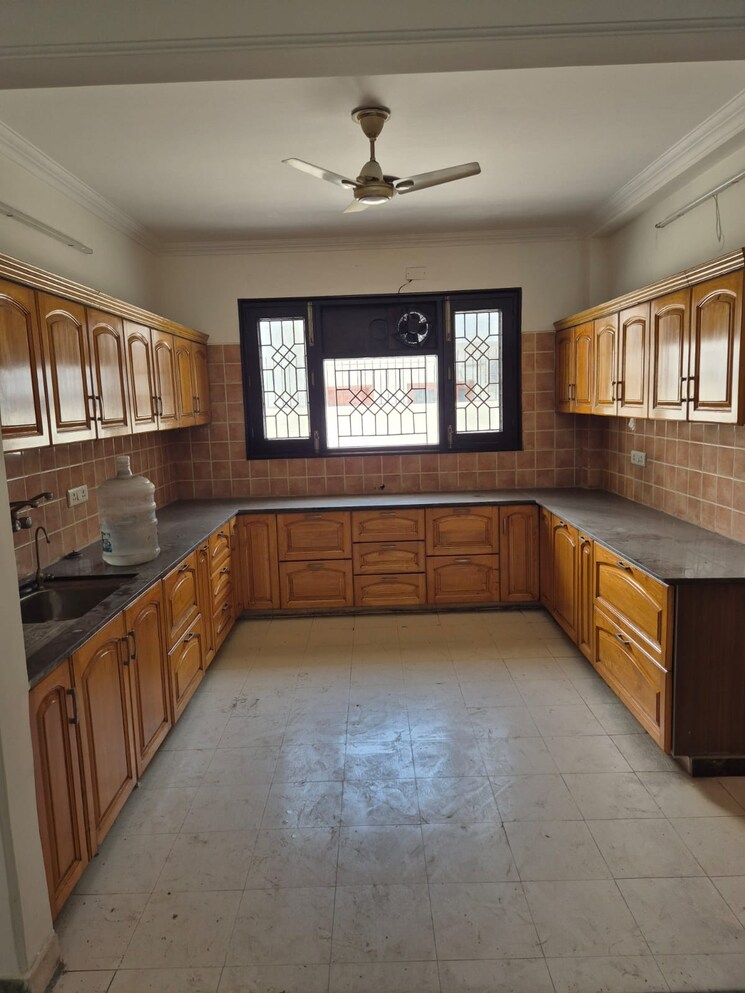 Kitchen, sector 15 3 Bedroom 2500 Sq.Ft. Builder Floor In Sector 15 Gurgaon 9472763