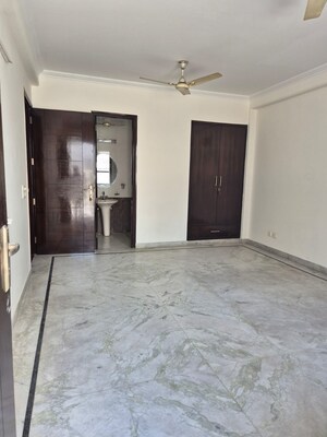 Room in 3 BHK Builder Floor at Sector 15 – for Rent