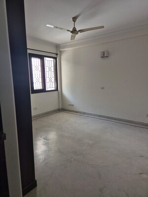Room in 3 BHK Builder Floor at Sector 15 – for Rent