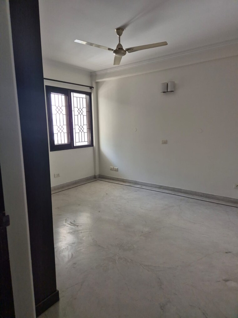 Room, sector 15 3 Bedroom 2500 Sq.Ft. Builder Floor In Sector 15 Gurgaon 9472763