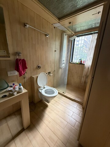 Team Area in 1 BHK Independent House at Worli Naka – for Rent