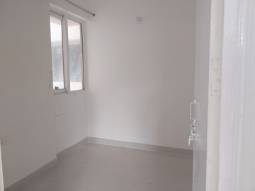 Room in 3 BHK Apartment at Signature Global Golf Greens, Sector 79 – for Rent