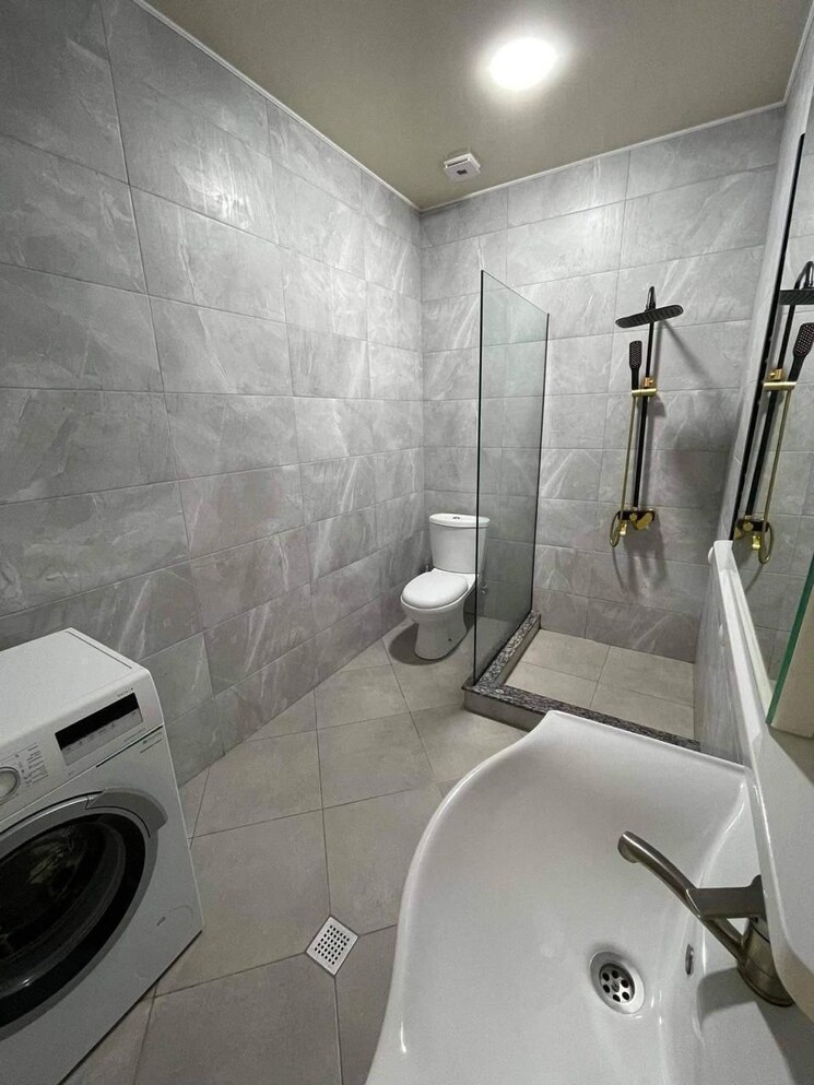 Bathroom, uttam nagar 3 Bedroom 100 Sq.Yd. Builder Floor In Uttam Nagar Delhi 9472834