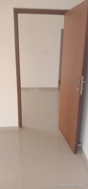 Furnished Amenities in 1 BHK Apartment at Dadar West – for Rent