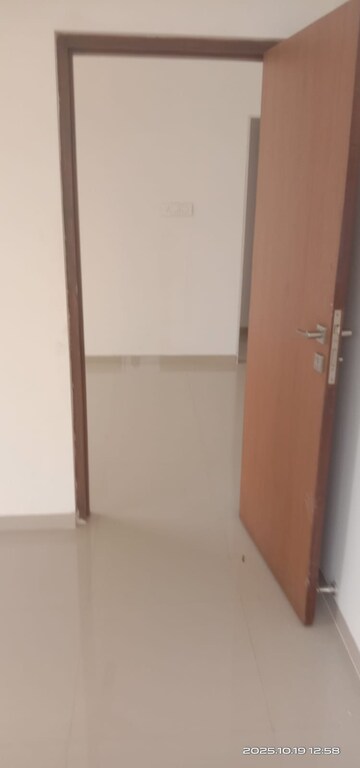 Furnished Amenities in 1 BHK Apartment at Dadar West – for Rent