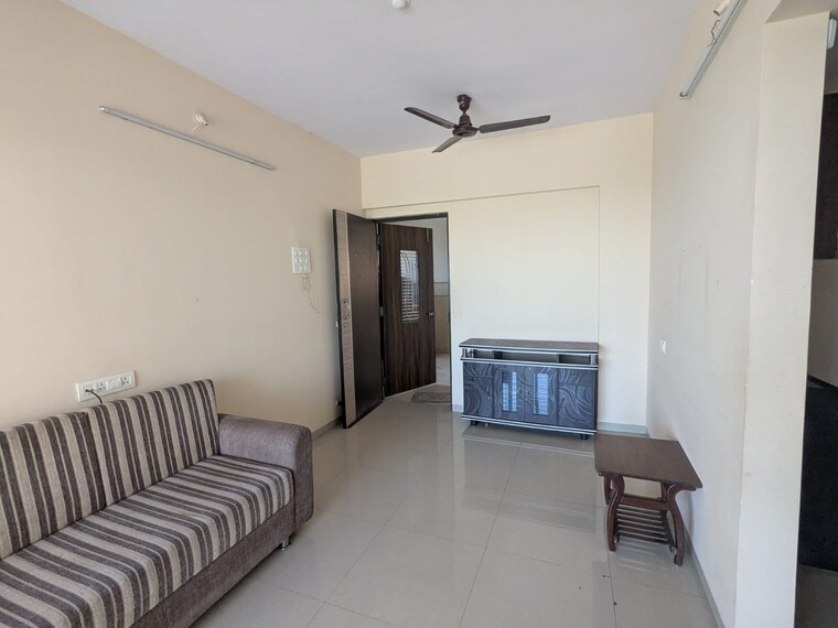 Room, shree-satya-shankar-residency 1.5 Bedroom 535 Sq.Ft. Apartment In Manpada Thane 9472876
