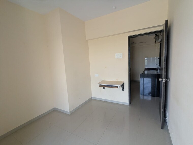 Room, shree-satya-shankar-residency 1.5 Bedroom 535 Sq.Ft. Apartment In Manpada Thane 9472876